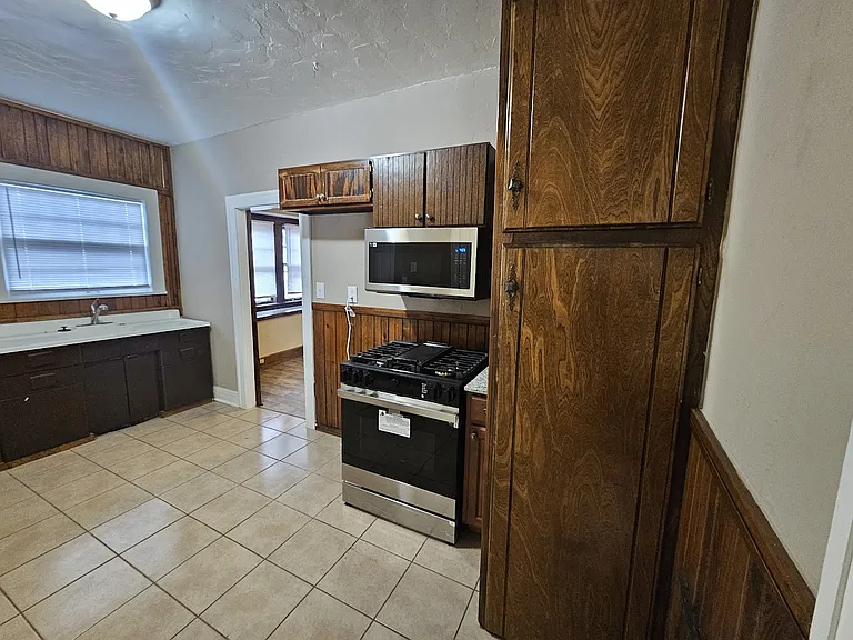 2915 N Harvey Pkwy — Photo 20
