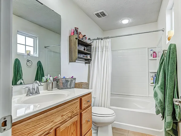 1404 Artesian Ln — Photo 35