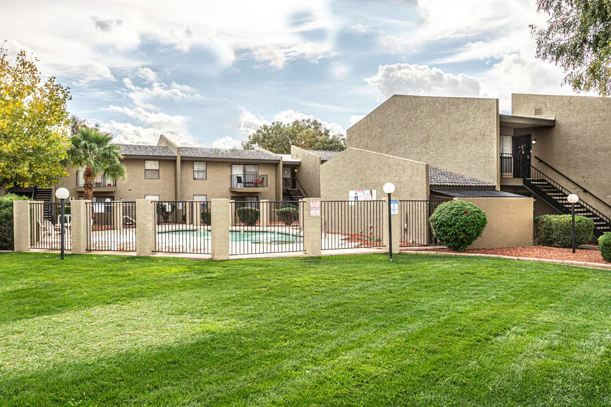 Building Photo - 420 N 64th St #203