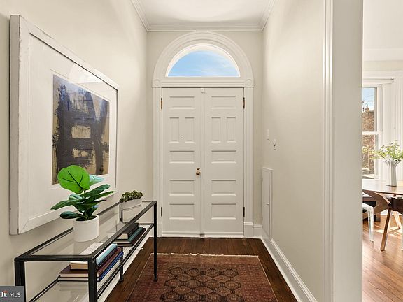 3rd image of 111 5th St SE