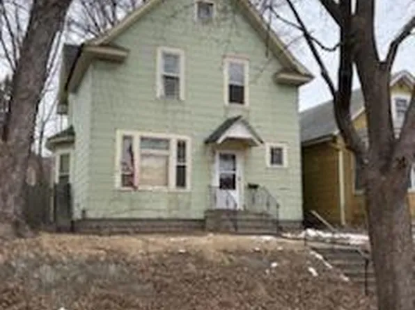 969 4th St E, Saint Paul, MN 55106