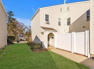 110 Lowndes Ave APT B, Huntington Station, NY 11746