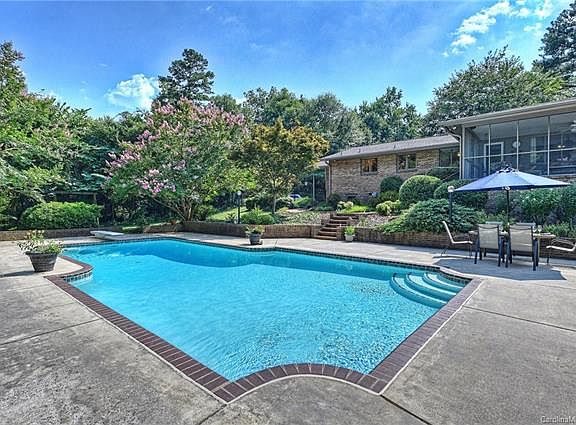 3rd image of 133 Great Oaks Ln
