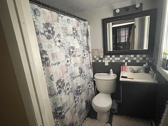 4th image of 1528 VAN BUREN Street