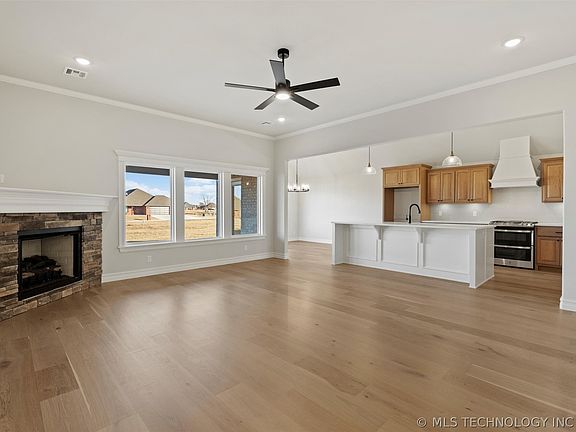3rd image of 316 Emery Ln