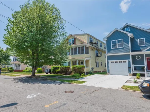 84 Sharon St, Providence, RI 02908