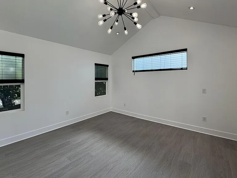 1206 N Alexandria Ave — Photo 19