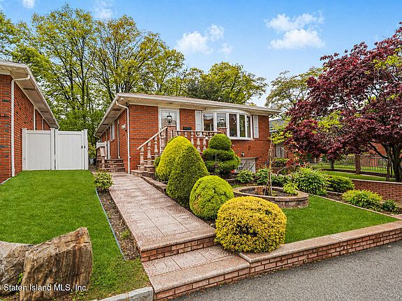 3rd image of 572 Mosel Ave