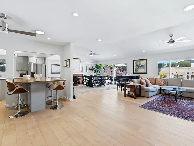 14 Nadine Ct — Photo 3