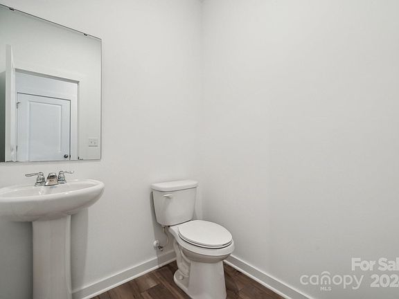 3rd image of 744 Olde England Dr