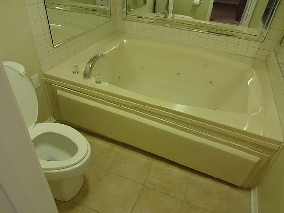 5th image of 6020 Lake Bluff Dr Unit 101