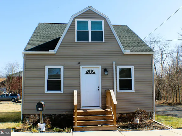 400 N 3rd St, Newport, PA 17074