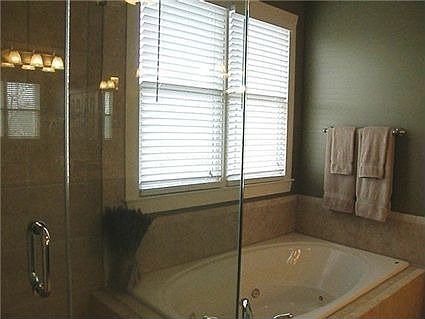 3rd image of 28 Knollwood Ct