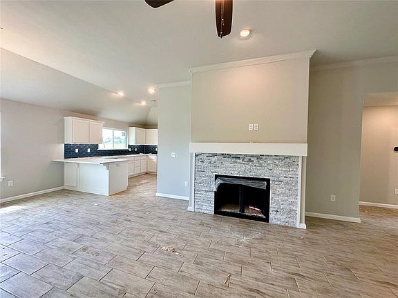 3rd image of 1105 Blackjack Creek Dr