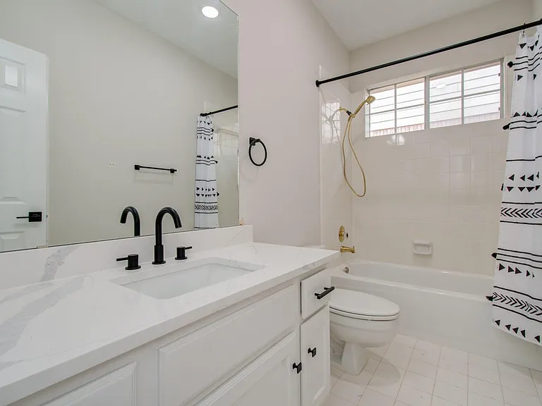 1711 Stone Meadows Ln — Photo 27