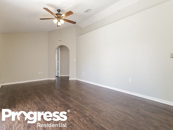 3rd image of 806 Mountbatten Ln