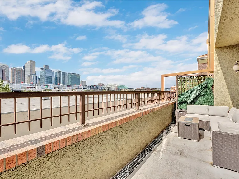 2323 Polk St #305 — Photo 28