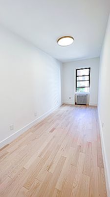3rd image of 206 W 21st St #13
