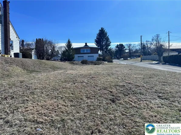 952 E Hamilton St, Allentown, PA 18109