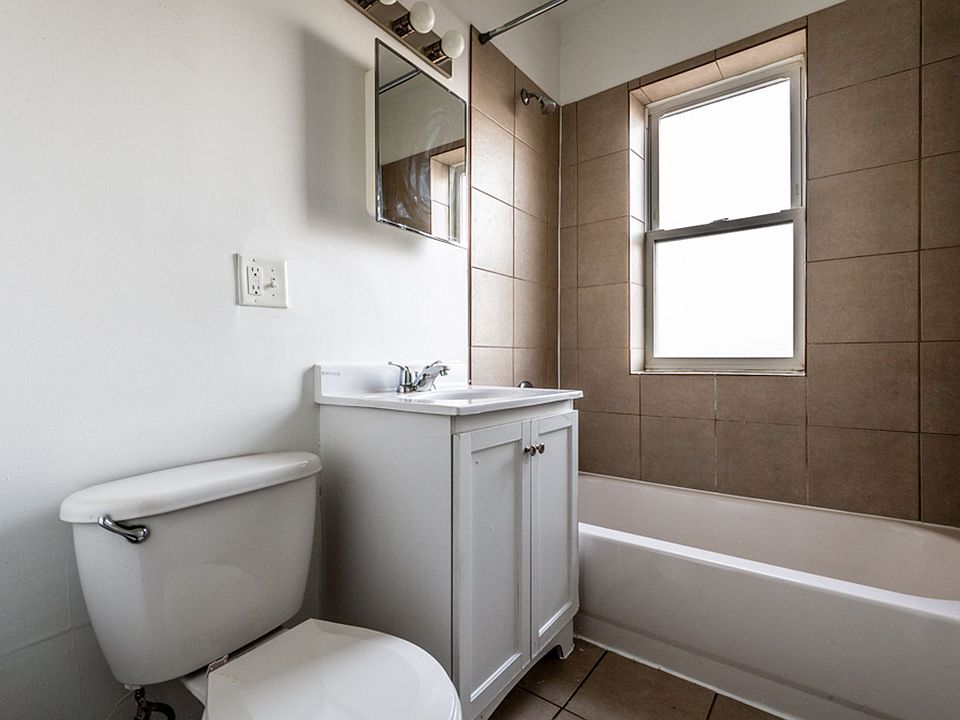 1st image of 1123 N Lawler Ave #4516