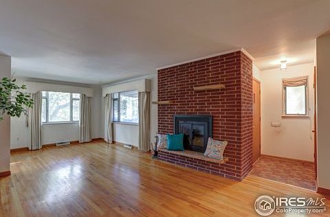 3rd image of 300 Coral St