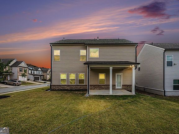3rd image of 305 Sterling Creek Way