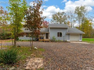 11977 Toma Rd, Pinckney, MI 48169