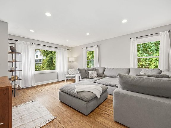 3rd image of 4464 Wilshire Blvd