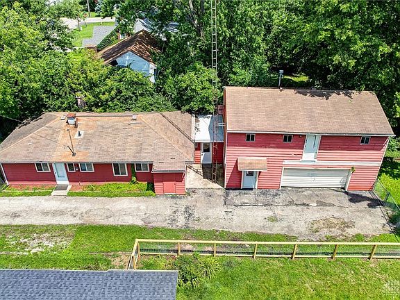 2nd image of 513 Lincoln Ct