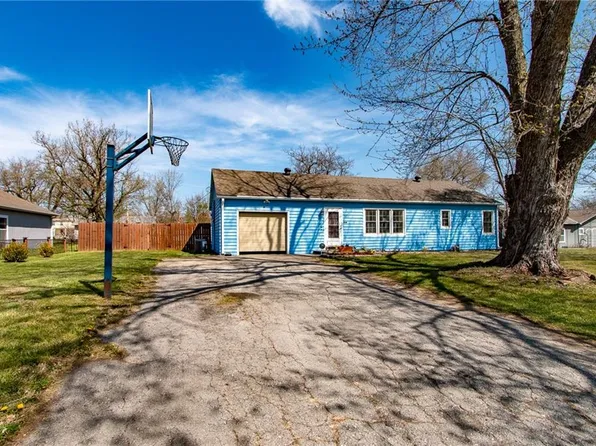 310 Chapel St, Baldwin City, KS 66006
