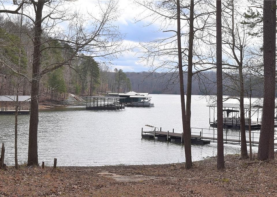 1st image of 420 Hyde Cove Dr