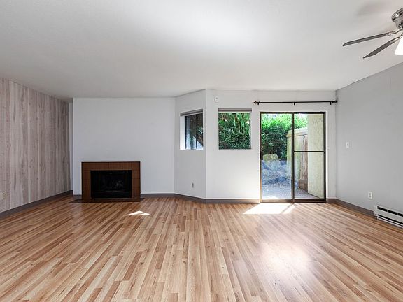 2nd image of 3024 NE 143rd St APT 104