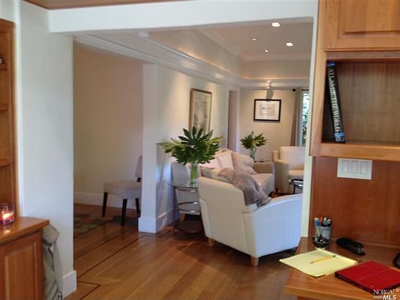 5th image of 208 Laurel Ave