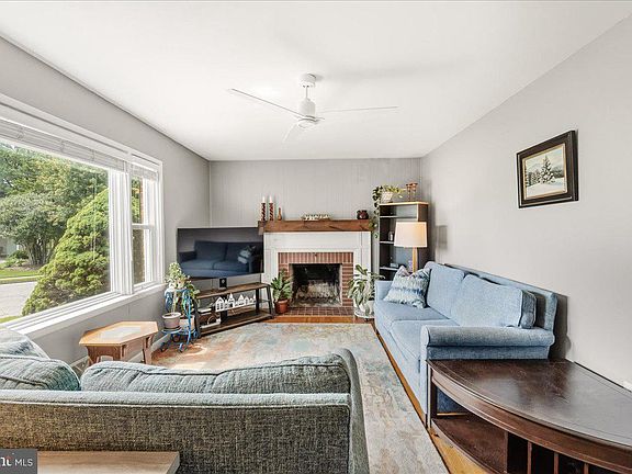 5th image of 902 Pine Ave