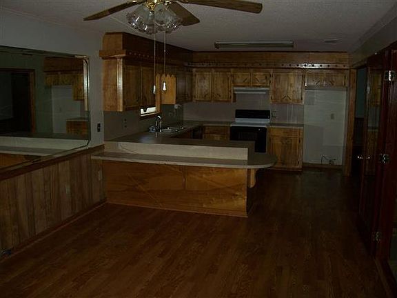 2nd image of 140 Stoneybrook Trl SE