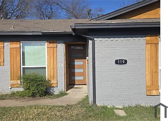 3 bed, 1300 sqft, $2,925 — Photo 2