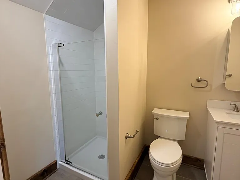 121 E Union St — Photo 37