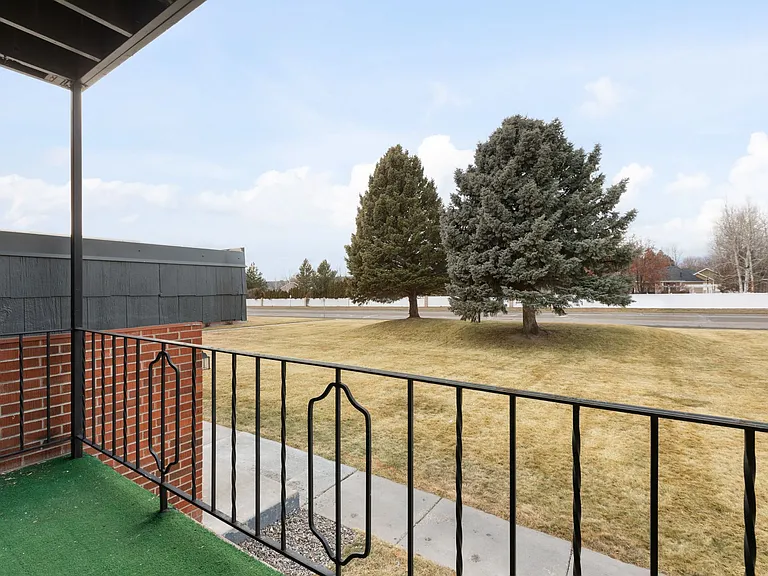 Colton Heights Apartments — Photo 11