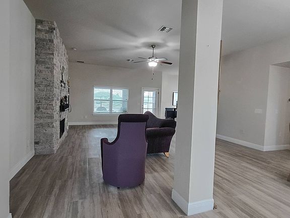 3rd image of 1426 NE 5th Pl