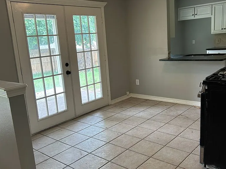 1138 Kensington Ct — Photo 24