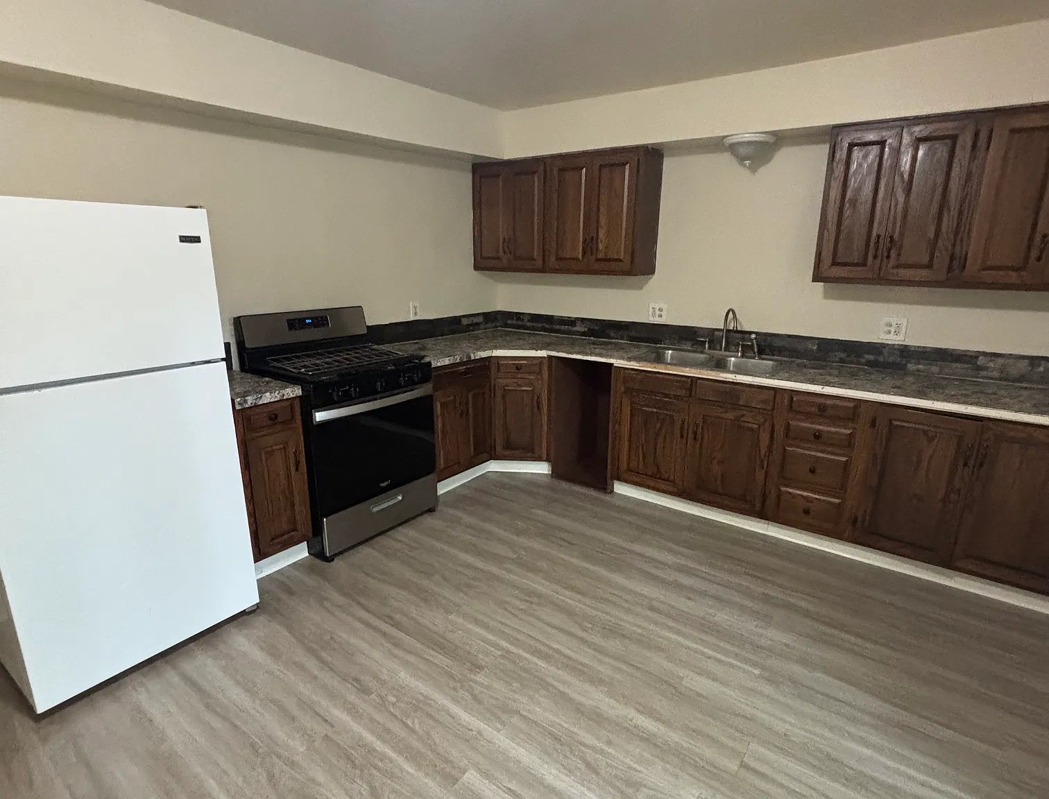 4 bed, $1,795 — Photo 2