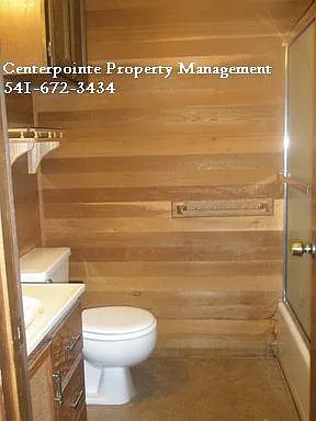 228 NE Ward Ave — Photo 6