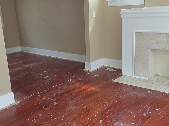 3rd image of 9124 Manor St