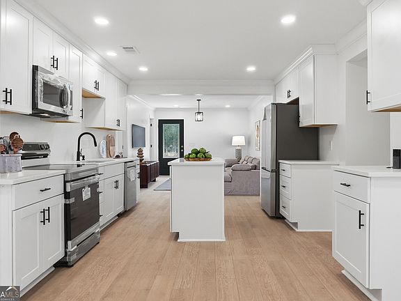 3rd image of 7516 Conyers St