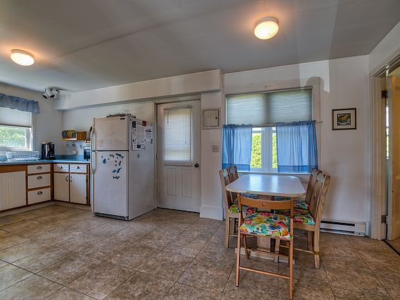 5th image of 58 Bayview Ave