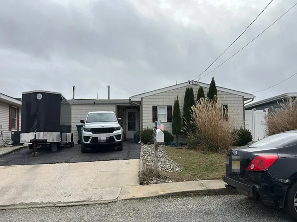 125 S Commodore Dr, Little Egg Harbor, NJ 08087