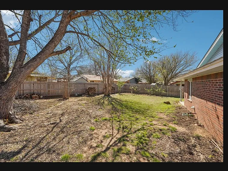 813 Ash Ct — Photo 6