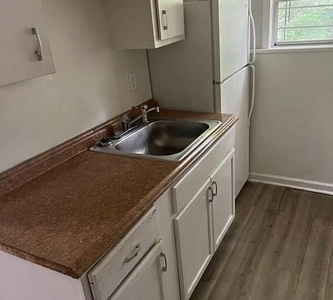 2nd image of 1670 Lakewood Ave SE #4