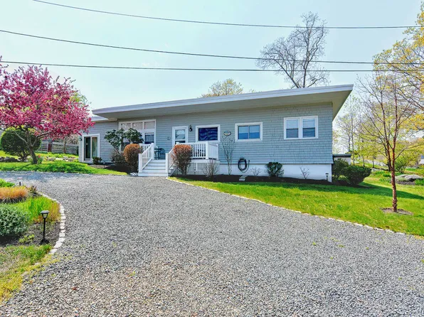 16 Warwick Rd, Gloucester, MA 01930