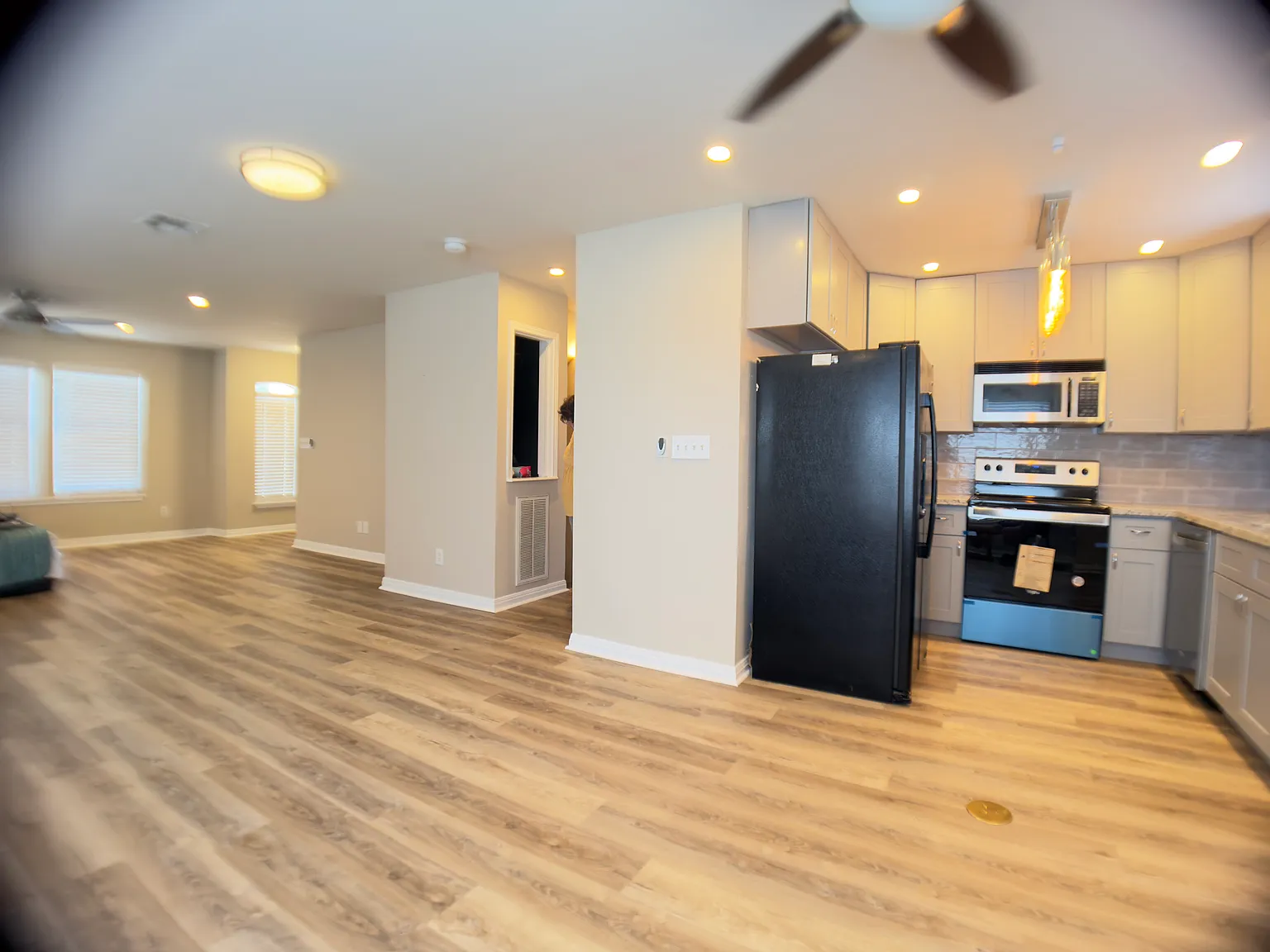 3 bed, 2.5 bath, 1684 sqft, $2,250 — Photo 3